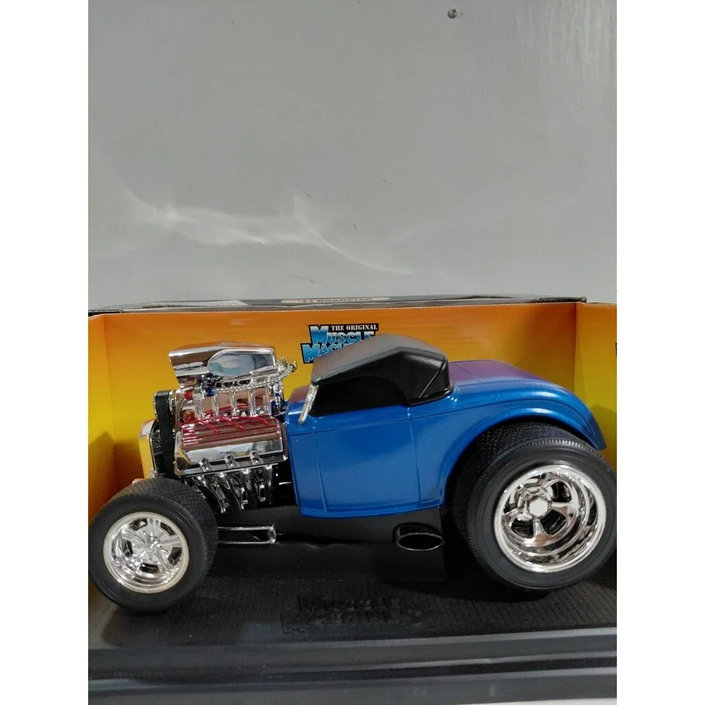 Muscle Machines 71166 1:18 Diecast 1932 Ford Roadster Hot Rod w/box